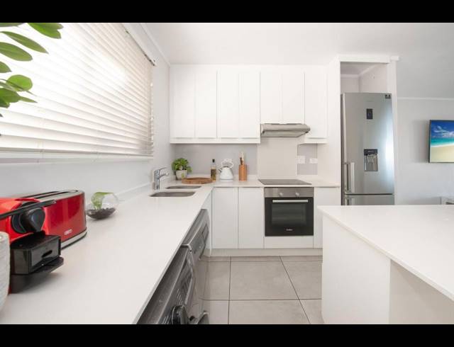 3 BEDROOM APARTMENT FOR SALE IN NEWSEL BEACH